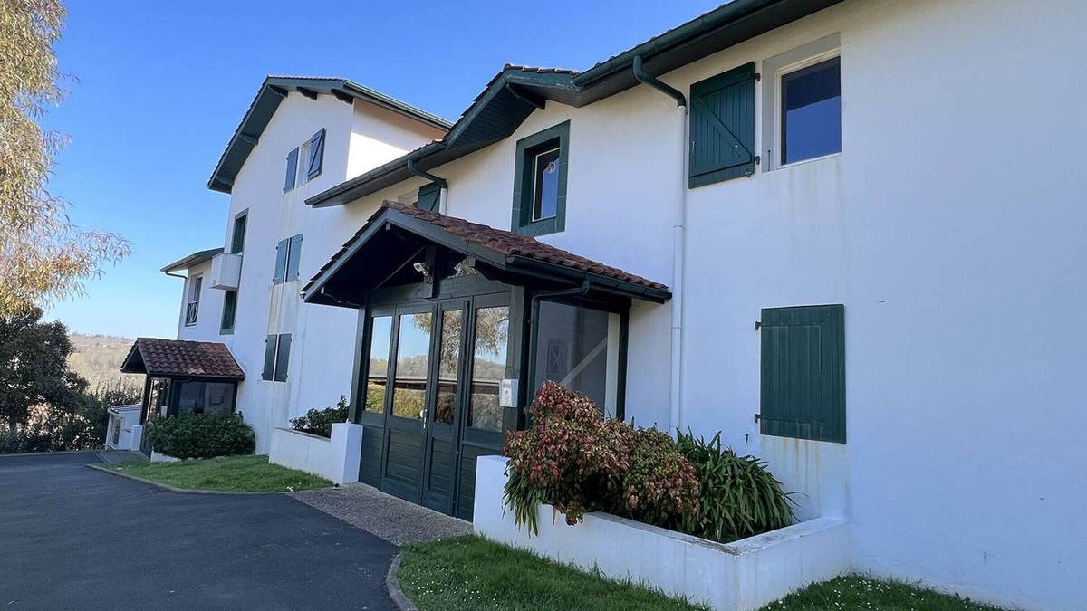 Cambo-les-Bains Apartment | Cozy 1-BR Apartment with Terrace, Parking & Wi-Fi – Pet Friendly, Near Shops, Cambo-les-Bains