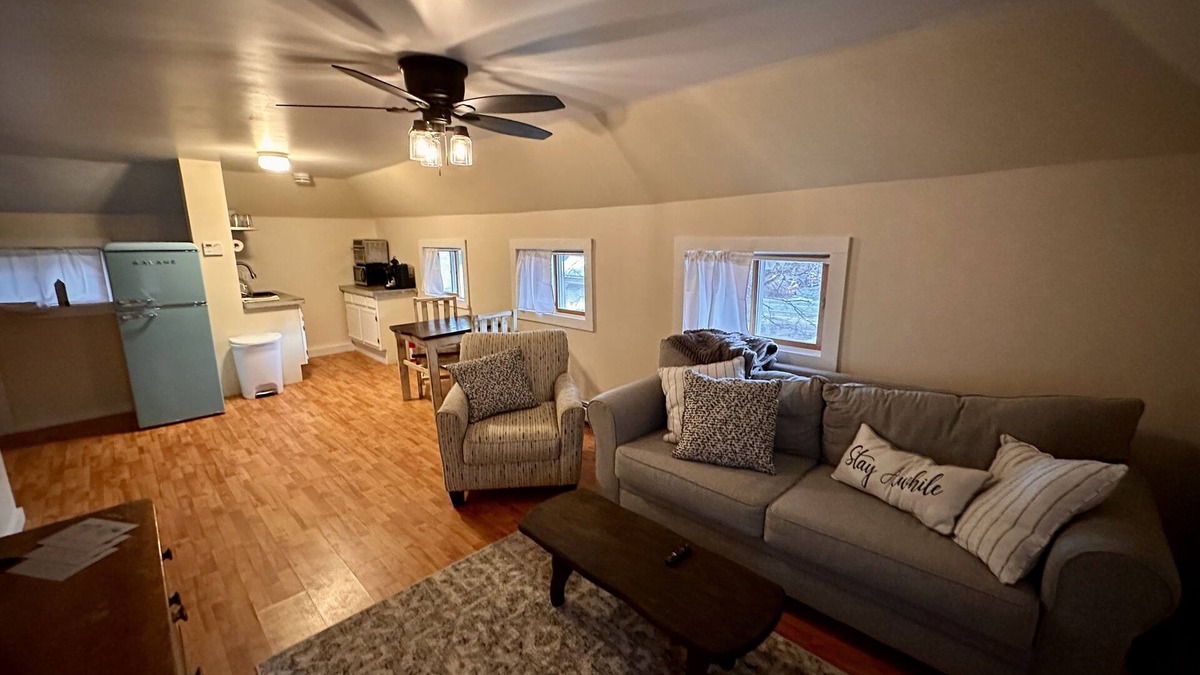 Proctorsville Apartment | Cozy 1 king bed Apt Minutes to Okemo (Pet Friendly)