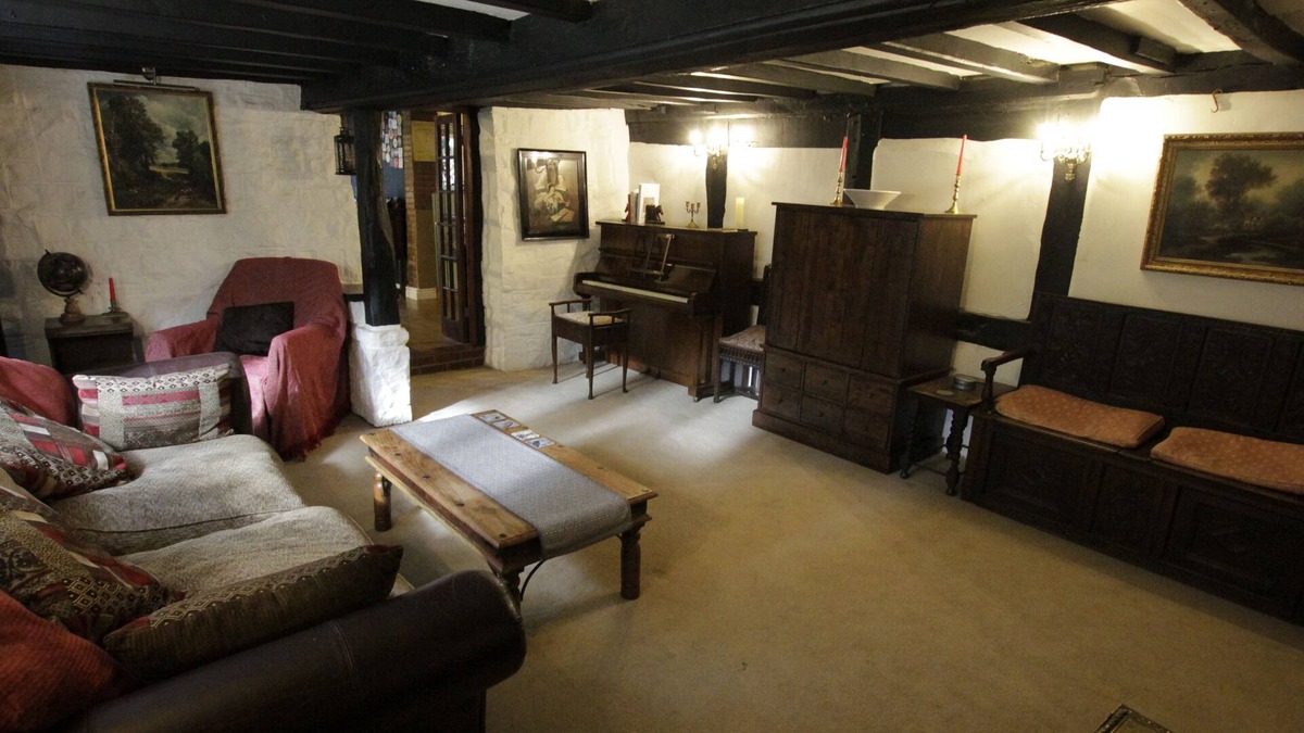 Acresford Cottage | Cozy 16th century Cottage n