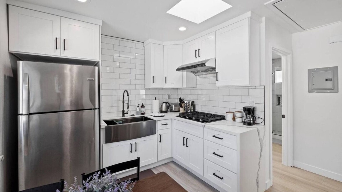 Garden Grove Apartment | Cozy 1bd 1ba Sleeps 3 Close to Disney