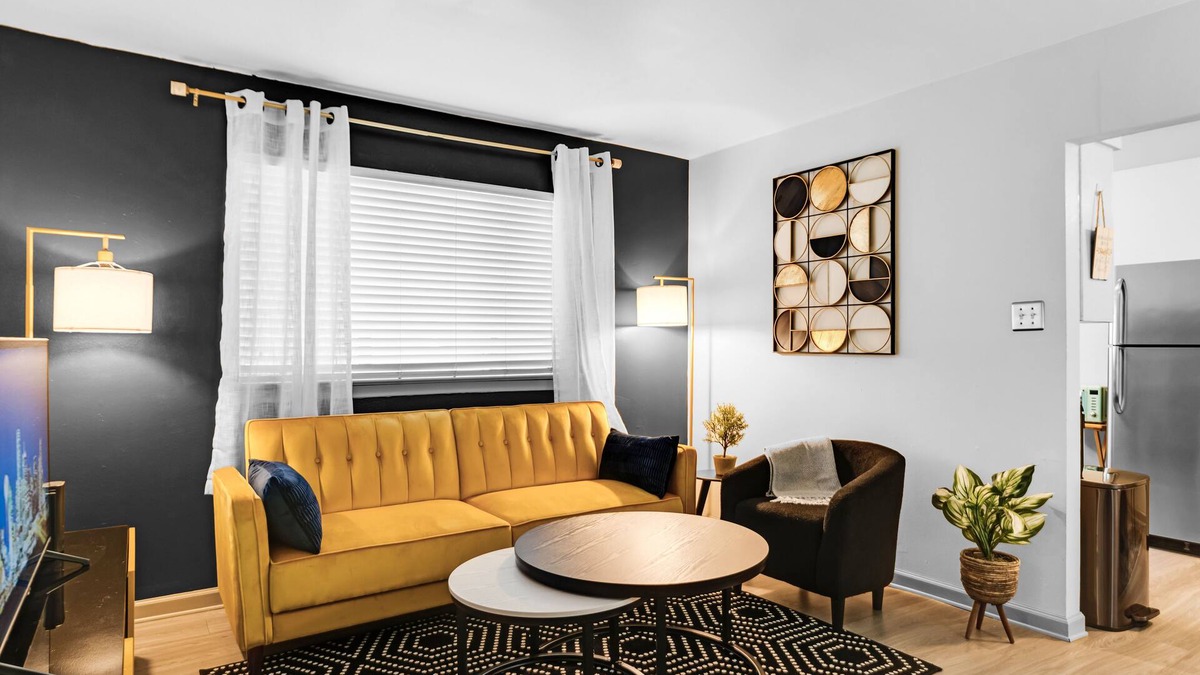 Oak Lawn Apartment | Cozy 1BD Space - Walkable to lively neighborhoods