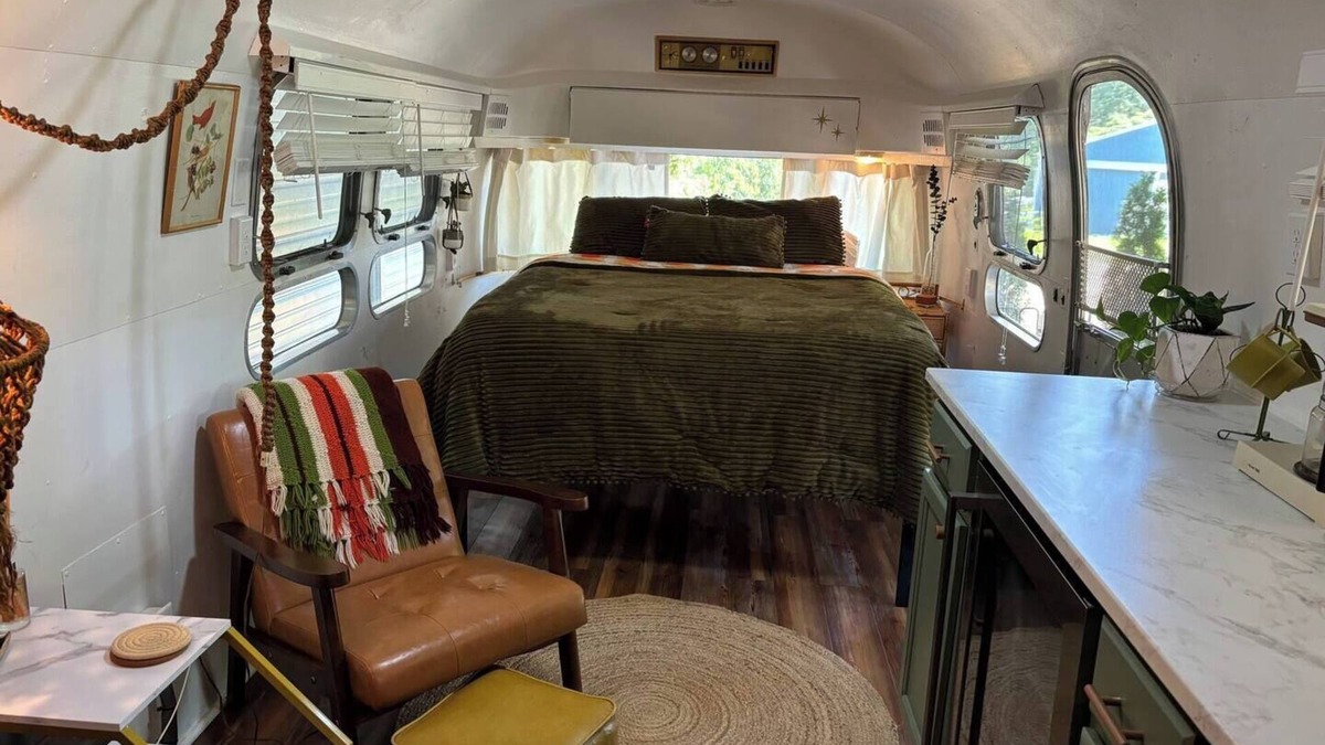 Lexington House | Cozy 1BD Vintage Airstream Experience @ Kentucky Horse Park