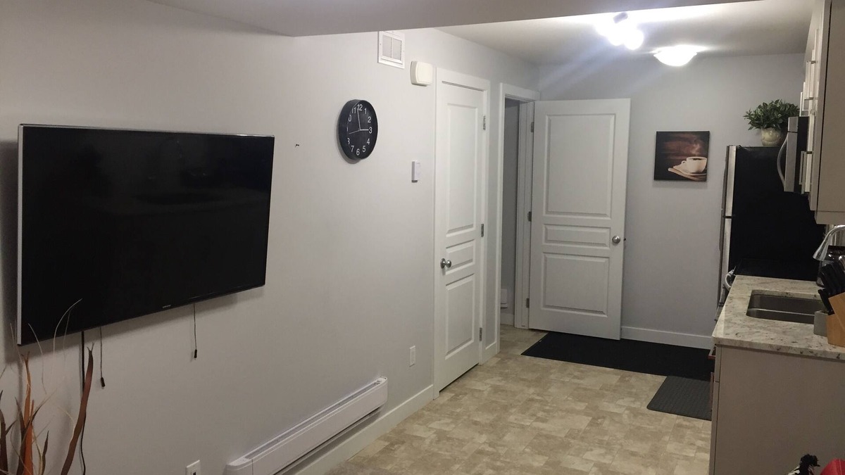 Stonebridge Apartment | Cozy 1bed suite in Stonebridge. 5-star location