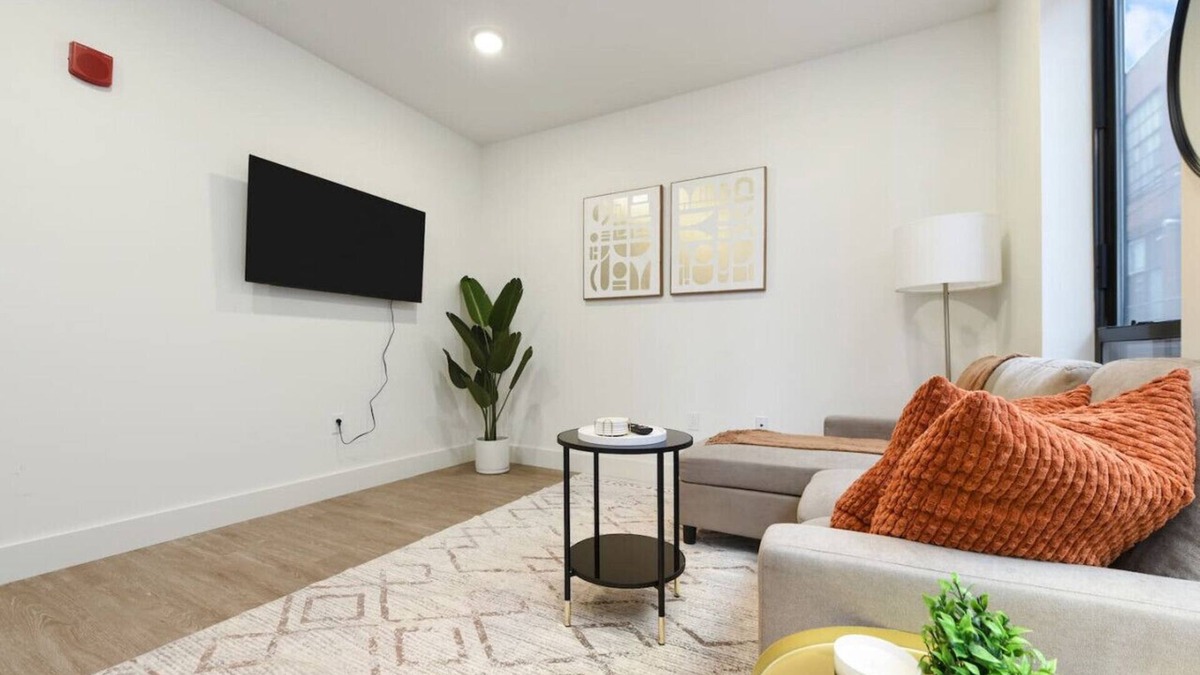 Shadyside Apartment | Cozy 1BR/1BA + Gym Near UPMC & Carnegie Mellon