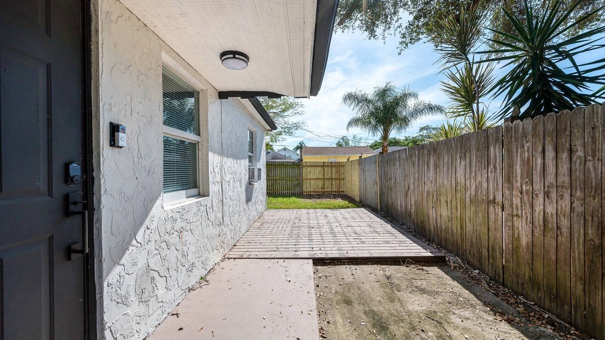 Lake Worth House | Cozy 1BR/1BA Private Entrance