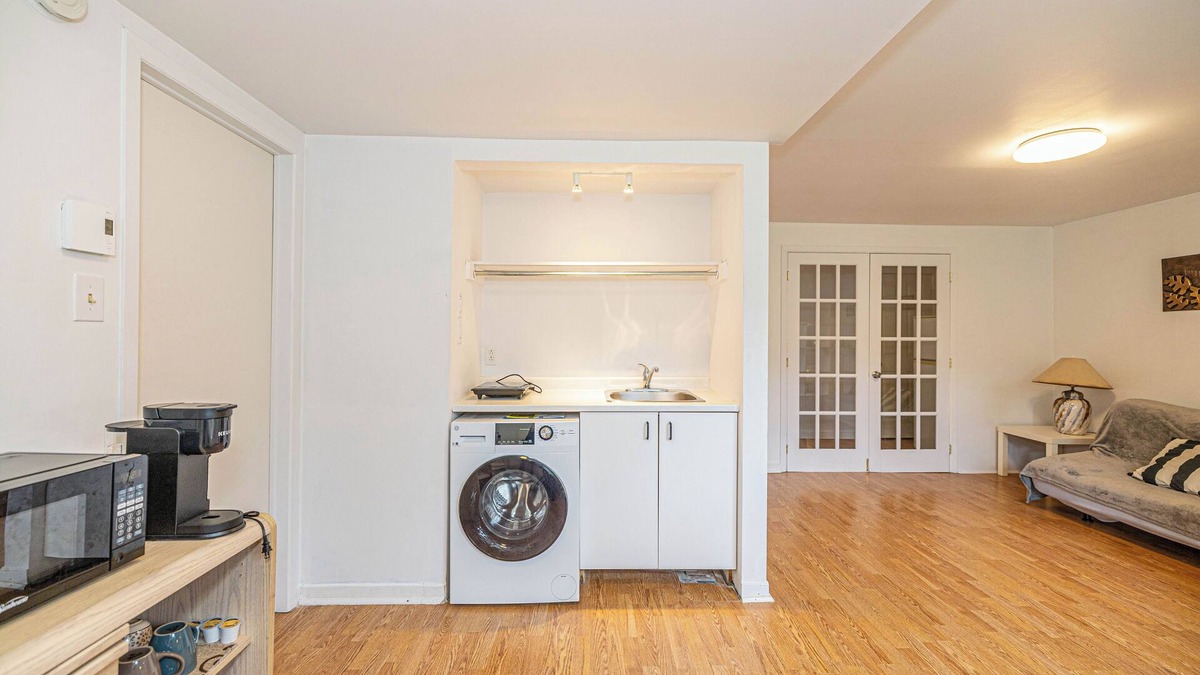 Nouveau-Rosemont Apartment | cozy 1BR 5mins walk to metro free parking