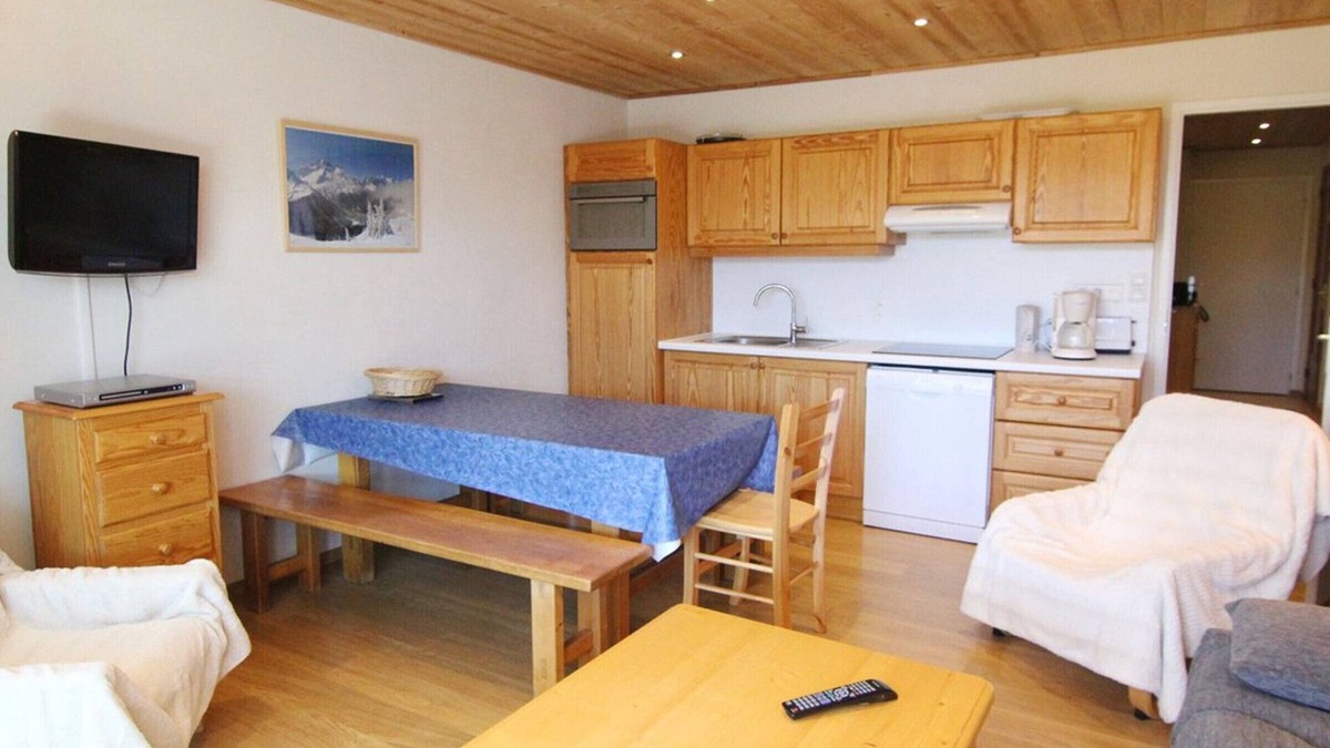 Jeux Apartment | Cozy 1BR Apartment for 6 with Balcony, Parking, and Ski-In/Ski-Out Access - L'Alpe d'Huez