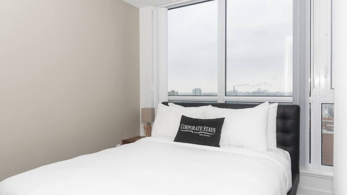 Toronto Entertainment District Apartment | Cozy 1BR Apt with Billiards near Alexandra Theatre