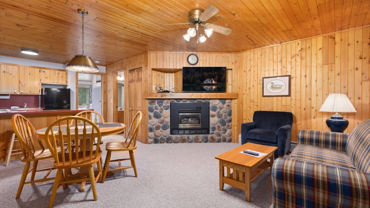 Breezy Point Condo | Cozy 1BR Condo w/Balcony & Fireplace