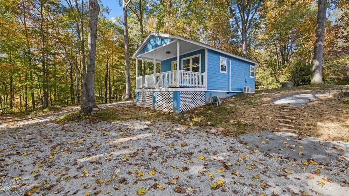 Hendersonville House | Cozy 1BR Cottage w/Firepit | Close to Downtown