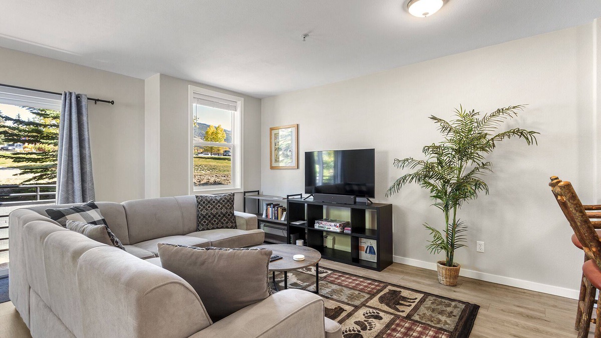 Dillon Condo | Cozy 1BR getaway, walking distance to Dillon Lake!