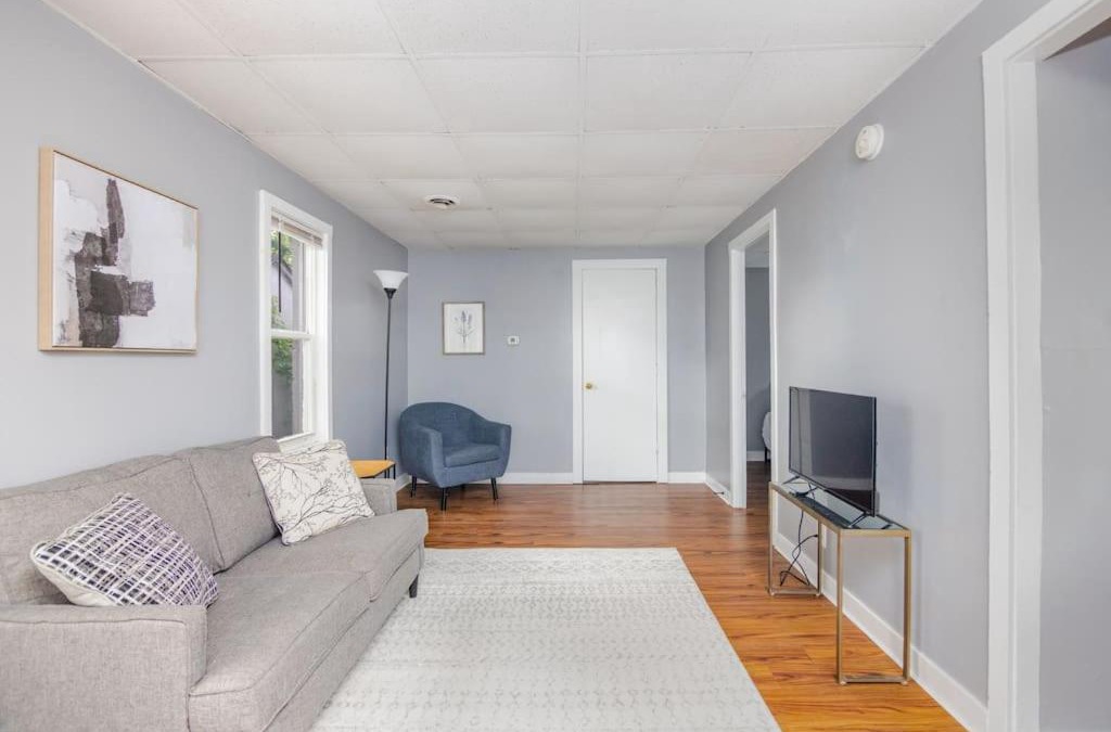 West Des Moines Apartment | Cozy 1BR Home W Free Parking in Valley Junction