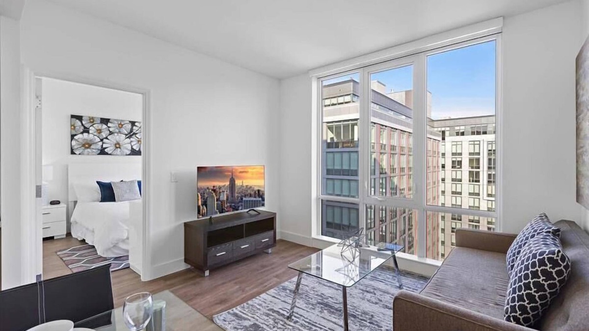 White Plains Apartment | Cozy 1BR in Downtown White Plains | Full Kitchen & Laundry