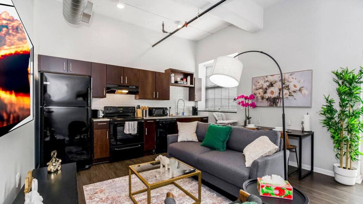 Downtown Kansas City Apartment | Cozy 1BR Near Arrowhd & TMobile Parking, Rooftop