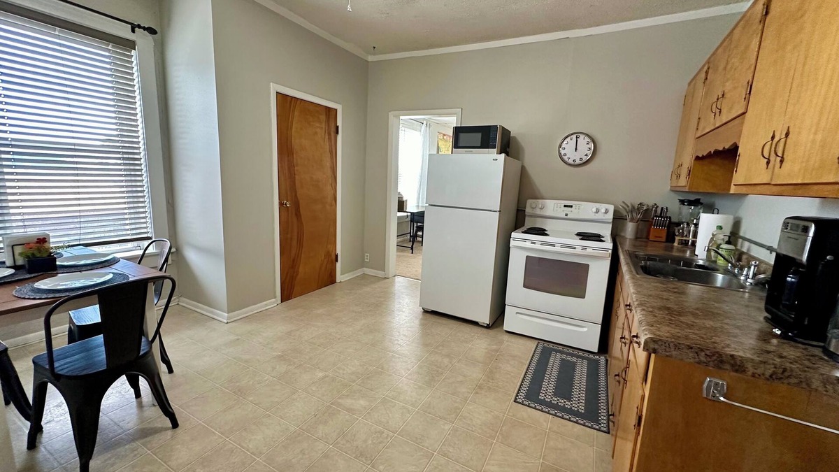 Beech Grove Apartment | Cozy 1BR on Main St 10 min to Indy