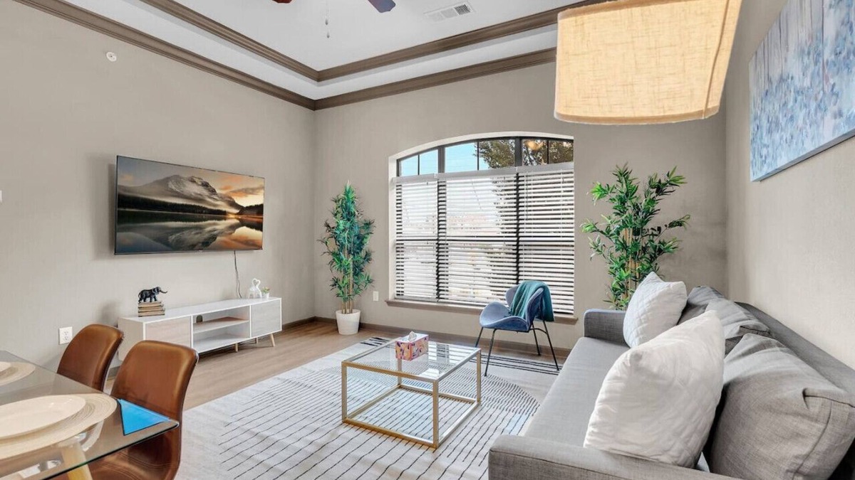 Brady Arts District Apartment | Cozy 1BR- Pool,Gym,Parkng,Near BOK Ctr&Arts Dstrct
