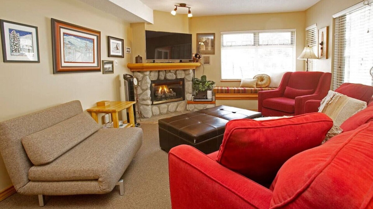 Whistler Creekside Apartment | Cozy 1BR: Sleeps 4,Pool,Hot Tub,BBQ,Free Parking & Near Valley Trail!