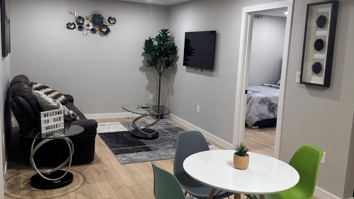 Fort Gary House | Cozy 1BR Suite at Winnipeg South