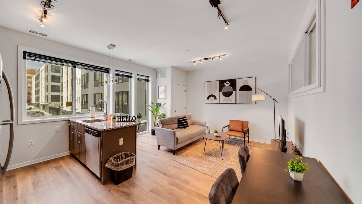Brewerytown Apartment | Cozy 1Br Suite I Parking I W/d I Pool I Gym