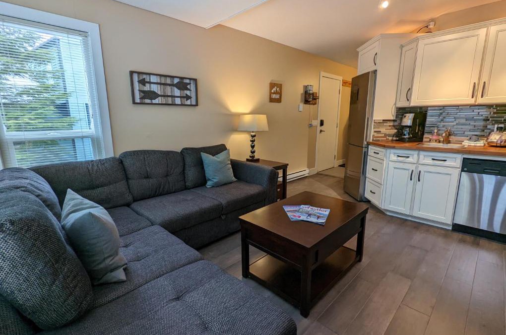 Whistler Creekside House | Cozy 1BR Walk to Gondola, Sleep 4, Free Parking