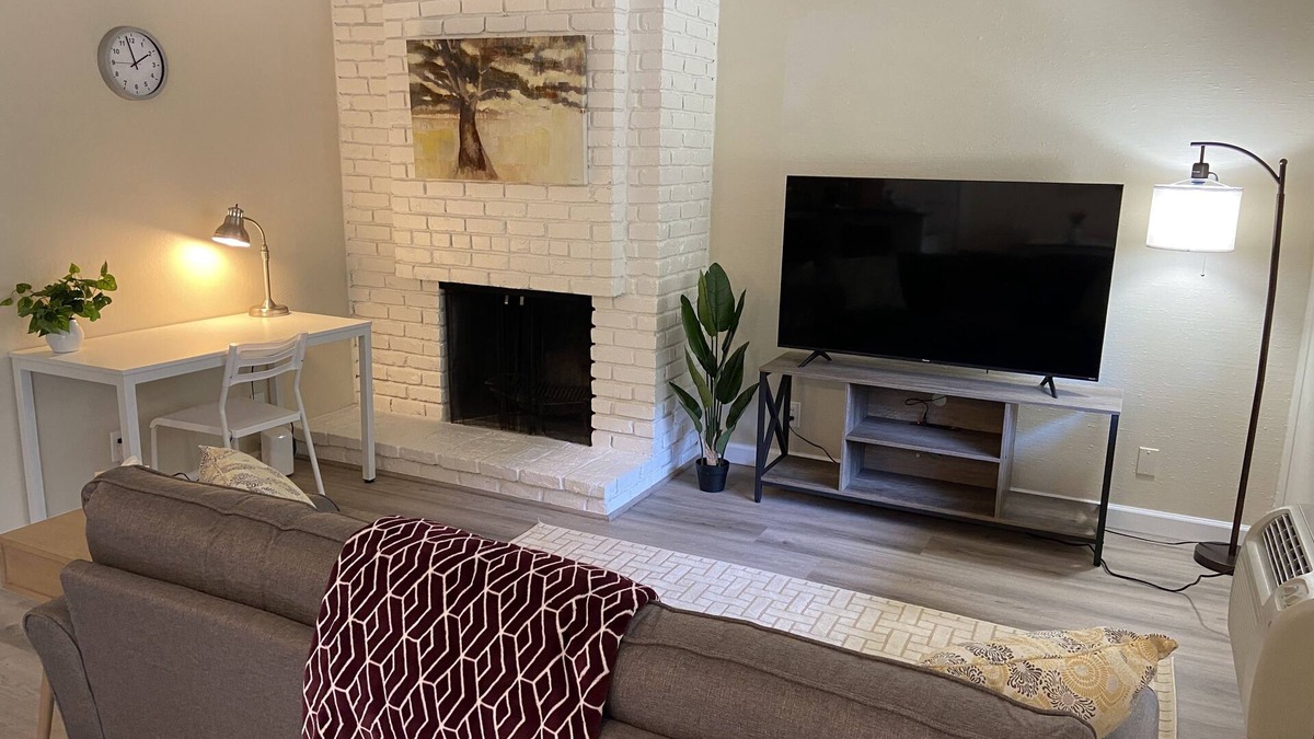 Lafayette Apartment | Cozy 1K & 1Q/1b, 5 minutes walk to downtown