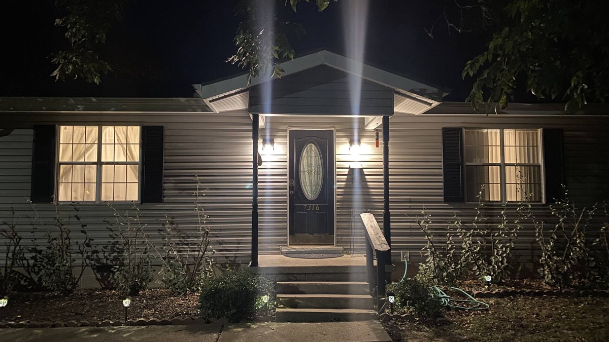 Kingston House | Cozy 2/1 Across from Caney Boat Ramp RV/Boat Parking