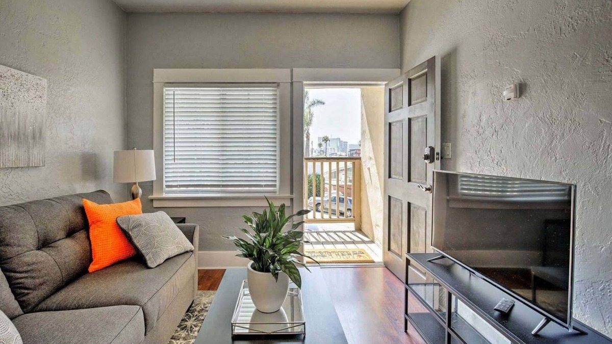 Bankers Hill Apartment | Cozy 2/1 Apt W/Balcony | San Diego
