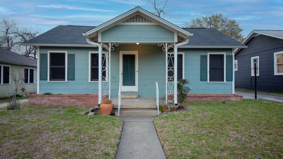 Highland Park House | Cozy 2 Bdrm/1 Bath/Pet Friendly Home Close To Downtown.