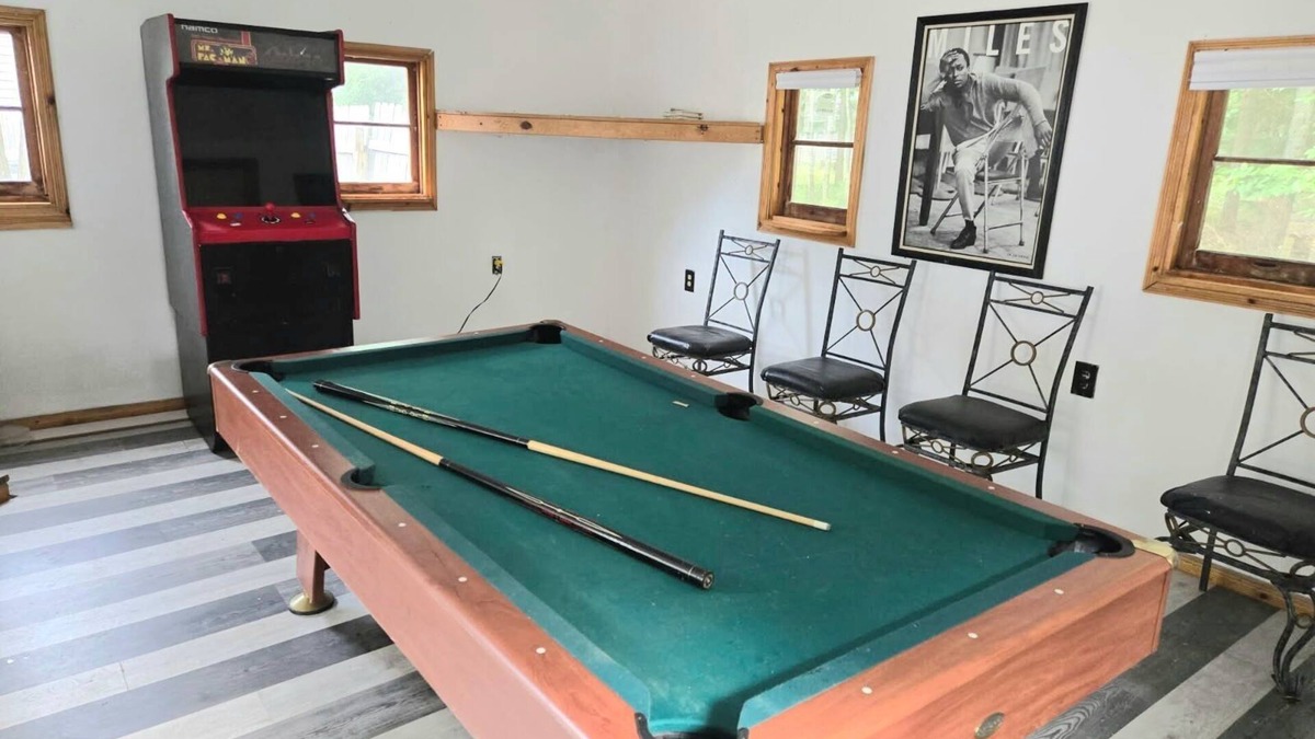 Oscoda Cabin | Cozy 2 BDRM Cabin in Oscoda, MI. Sleeps 6. Minutes from Lake Huron #4