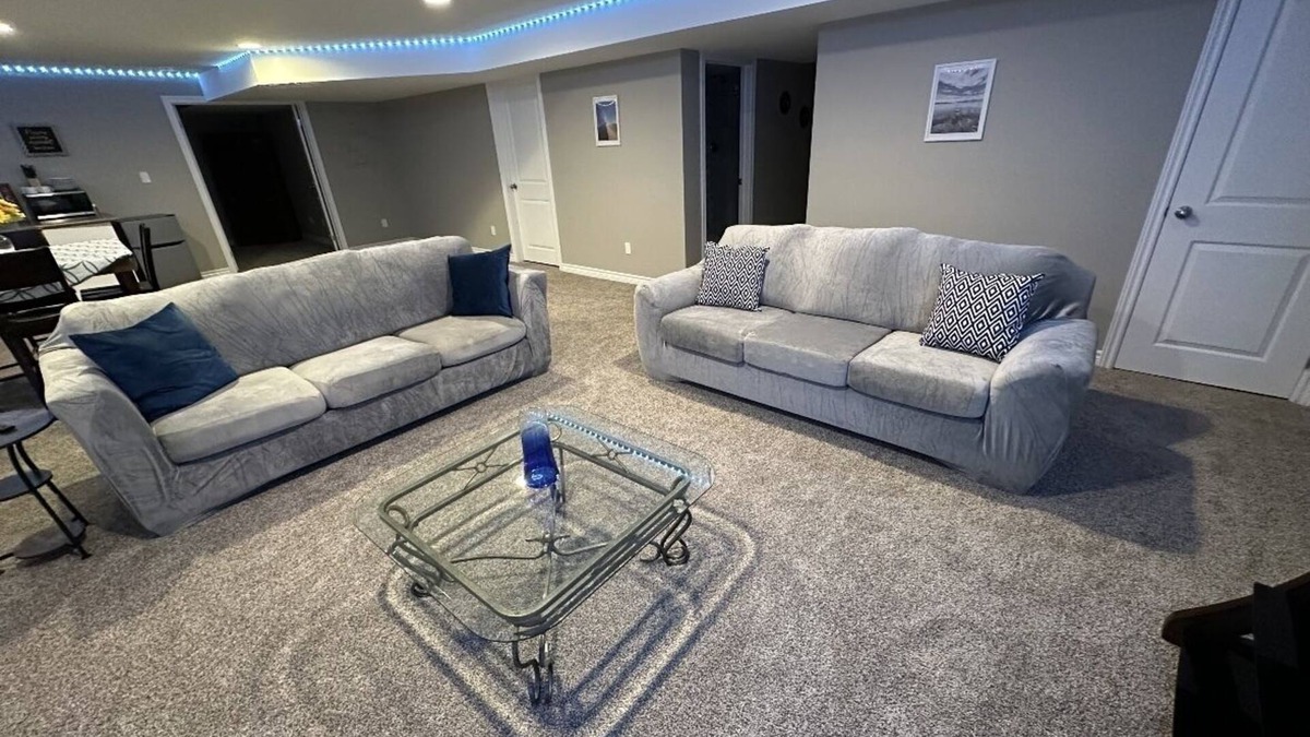 Woodslee House | Cozy 2 Bdrm, Lounge w/fpl, Kitchenette, TV, Wi-Fi