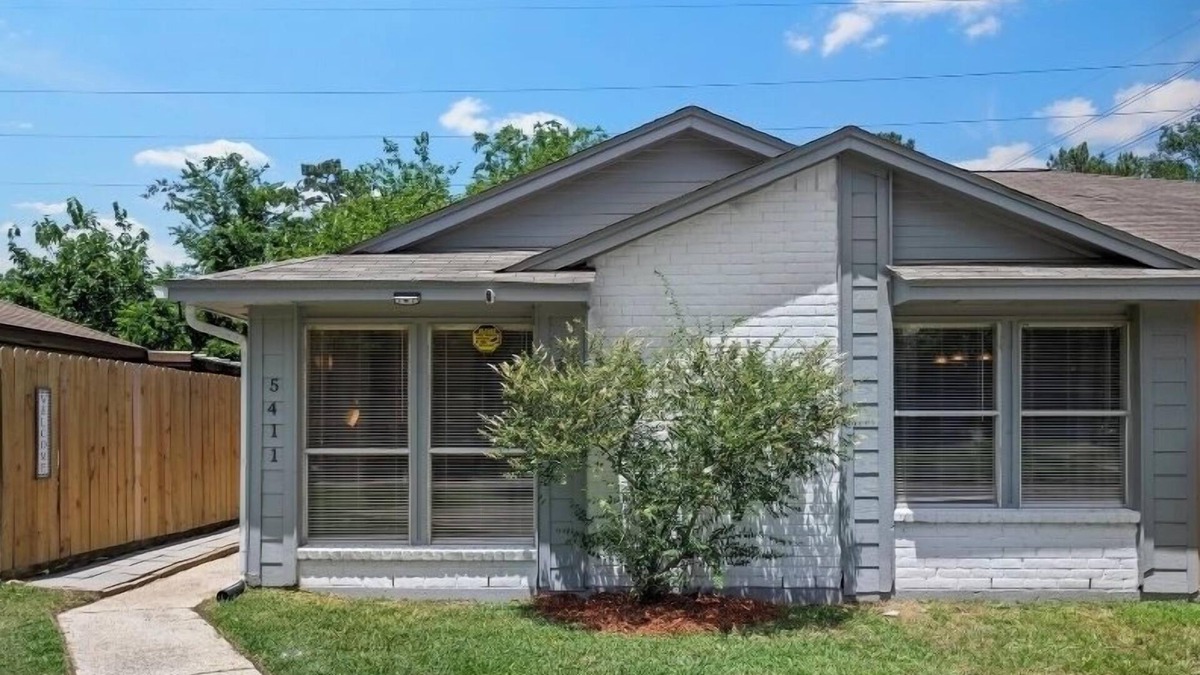 Spring House | Cozy 2 Bed 1 Bath Home near IAH