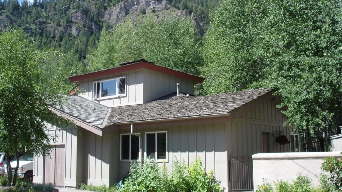 Ketchum Apartment | Cozy 2 Bed/1Ba, WIFI, Walk to Ski-Lifts, River, Bike Path & Downtown