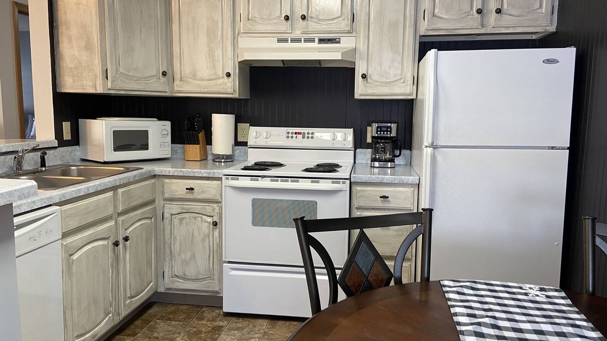 Red Lodge Condo | Cozy 2 bed 2 bath Condo w/Pool, Hot Tub, on Golf Course! Unit #1