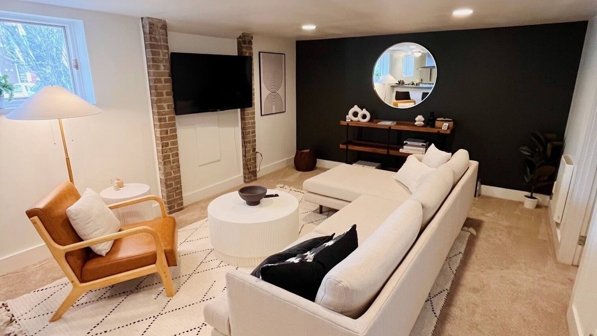 Hosford-Abernethy Apartment | Cozy 2 bed apartment in the heart of SE Portland. Full kitchen & washer dryer!