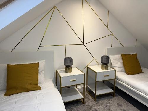 Clementswood House | Cozy 2 Bed Home in Ilford- Contractors & Groups Welcome