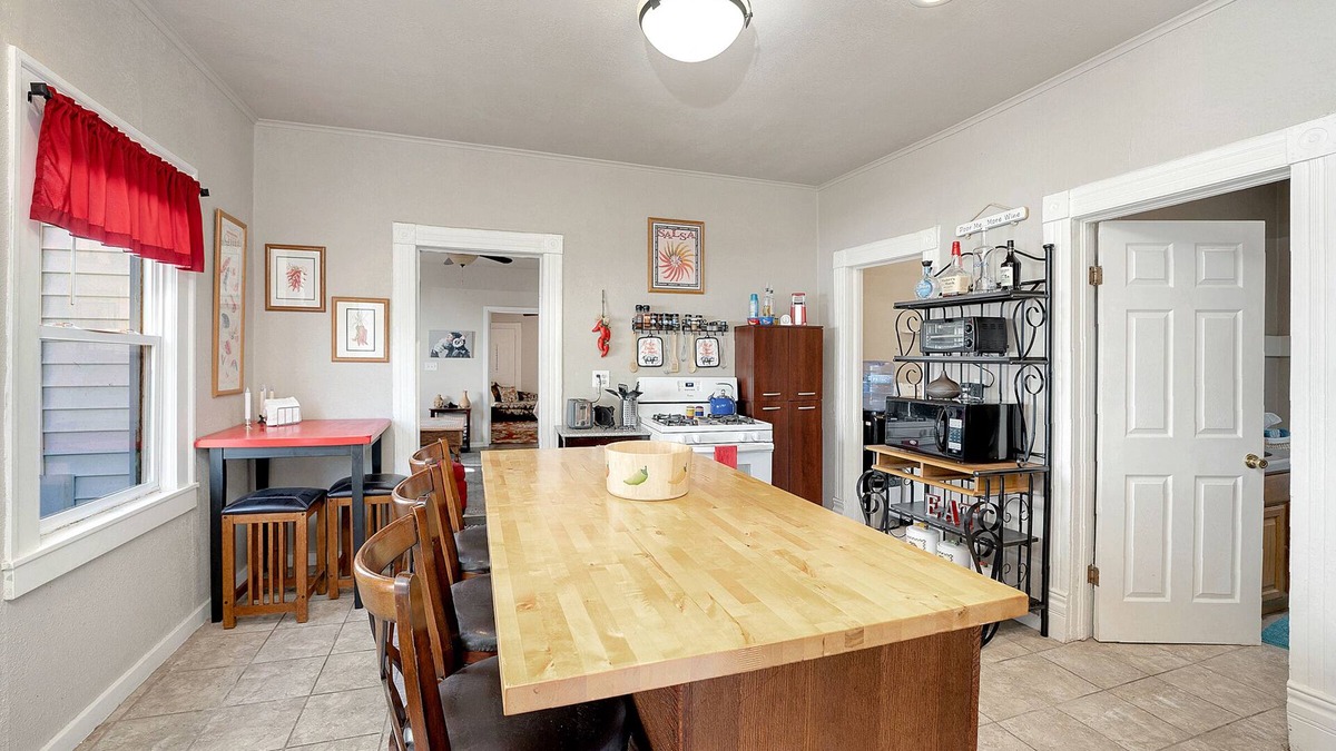 Oshkosh Apartment | Cozy 2 Bed in Oshkosh