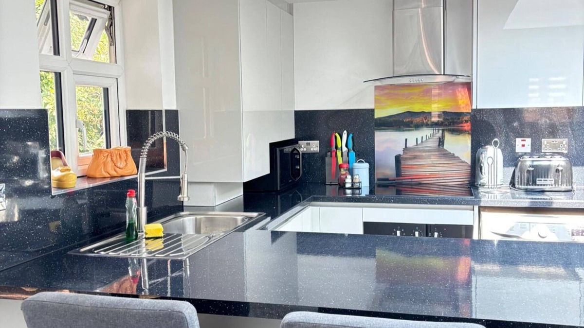 Lacey Green House | Cozy 2 Bed Property in High Wycombe Tn