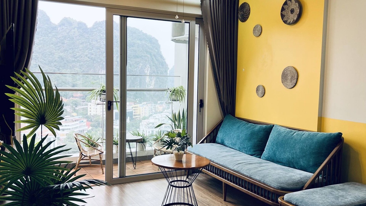 Hon Gai Hotel | Cozy 2-bedroom apartment in fabulous Hạ Long with WiFi, AC, fitness room