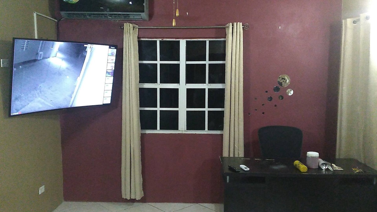 Seatons Apartment | cozy 2 bedroom 1 bathroom apartment.
