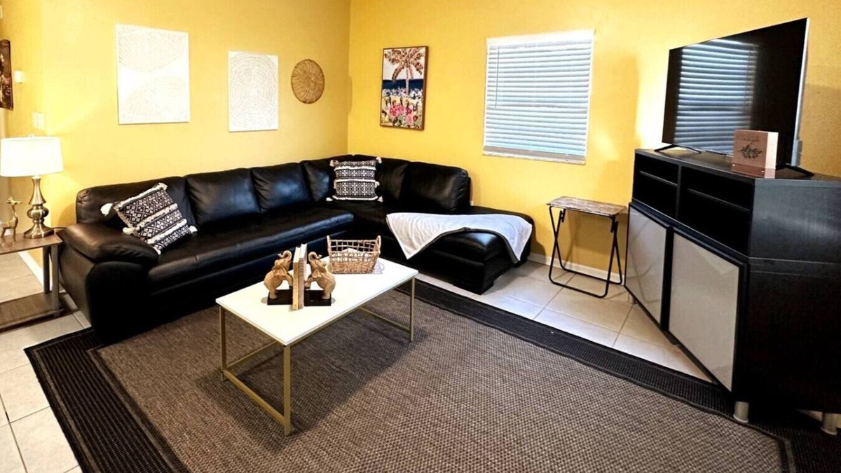 Pleasant Street Apartment | Cozy 2 Bedroom 1 Bathroom Downtown Bungalow
