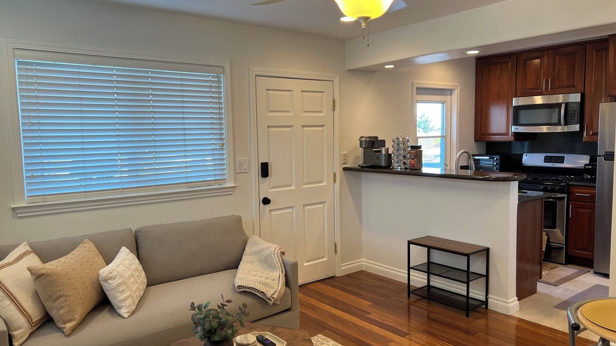 Cupertino Apartment | Cozy 2-bedroom/1-bath guest house in Cupertino
