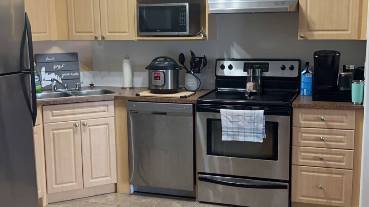 Spruce Grove Condo | Cozy 2 bedroom 2 bathroom condo!