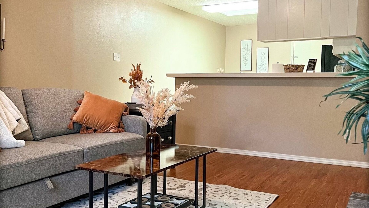 Tyler House | Cozy 2 bedroom 2 bath duplex near UT Tyler!