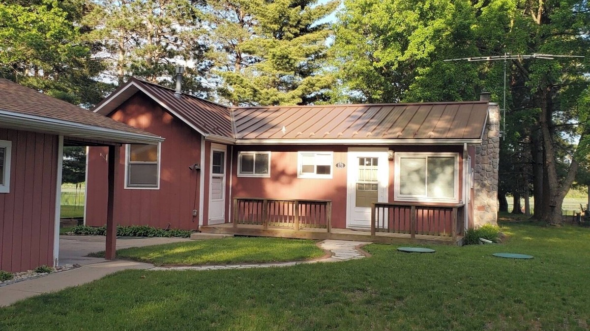 Montello House | Cozy 2 Bedroom All Season Cottage on Montello Lake