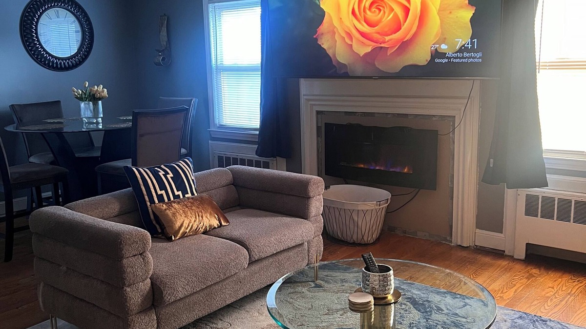 West Hartford Apartment | Cozy 2-bedroom apartment in charming West Hartford with WiFi