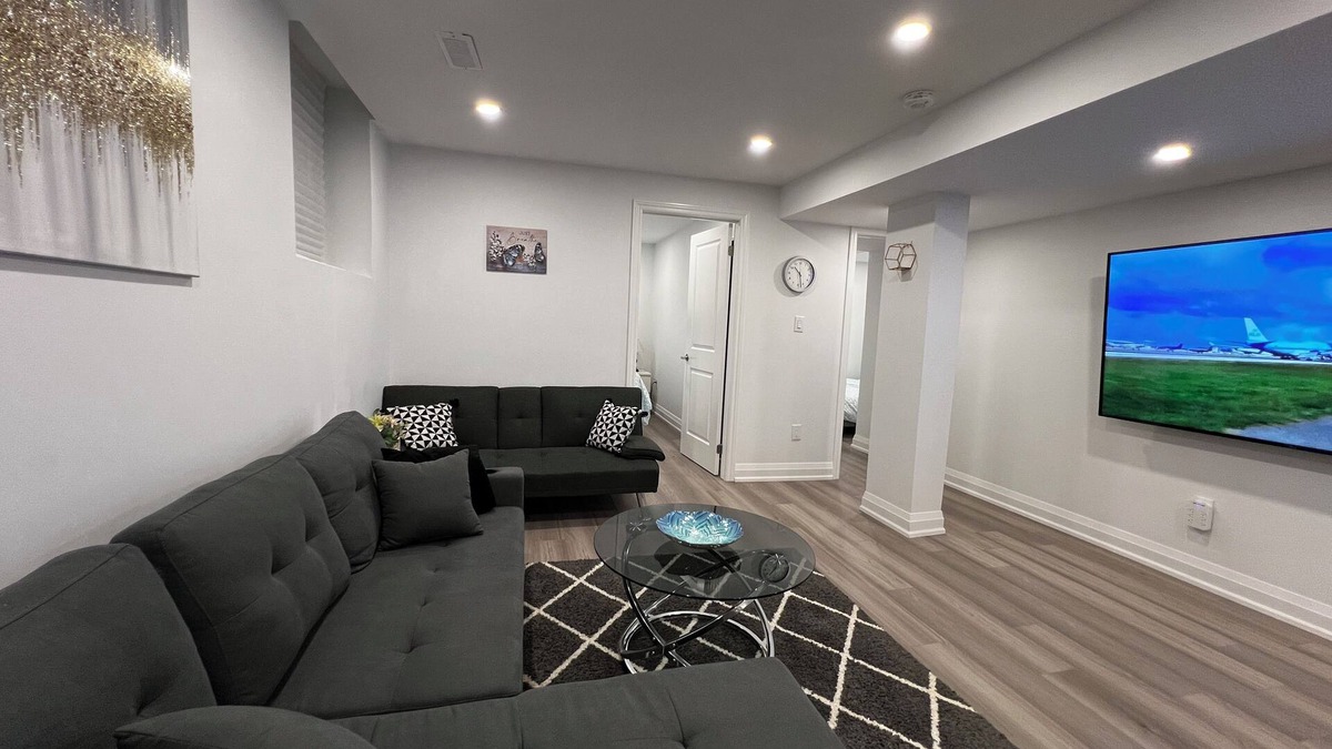 Erin Mills Apartment | Cozy 2-bedroom apartment with WiFi, separate entrance and parking