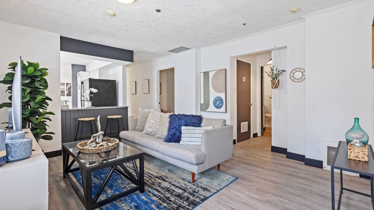 Mapleton/Fall Creek Apartment | Cozy 2 Bedroom Apartment - Close To It All!