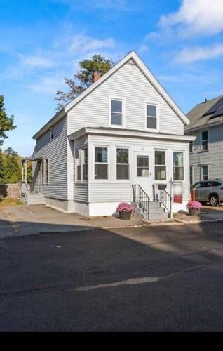 North Andover Apartment | Cozy 2-Bedroom Apartment with Summer Pool Access