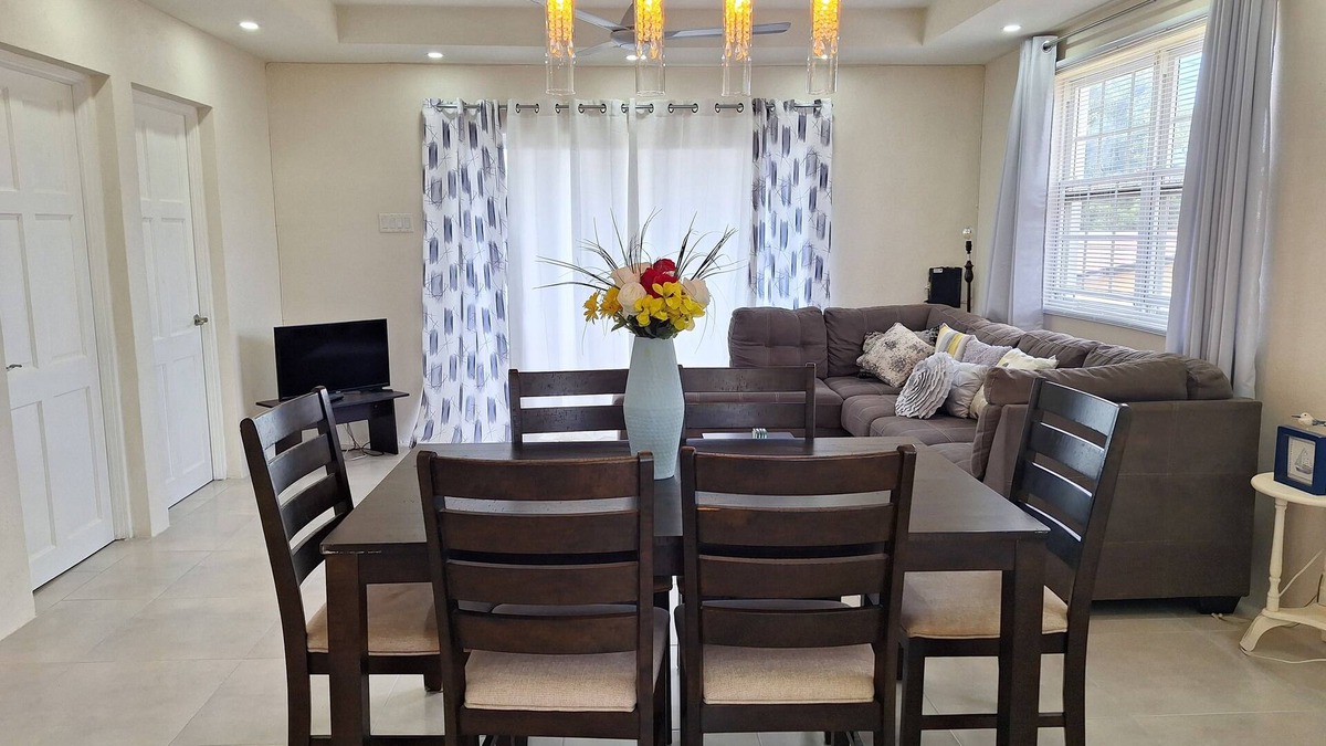 Rendezvous Apartment | Cozy 2-bedroom apartment in lovely Rendezvous with AC, WiFi