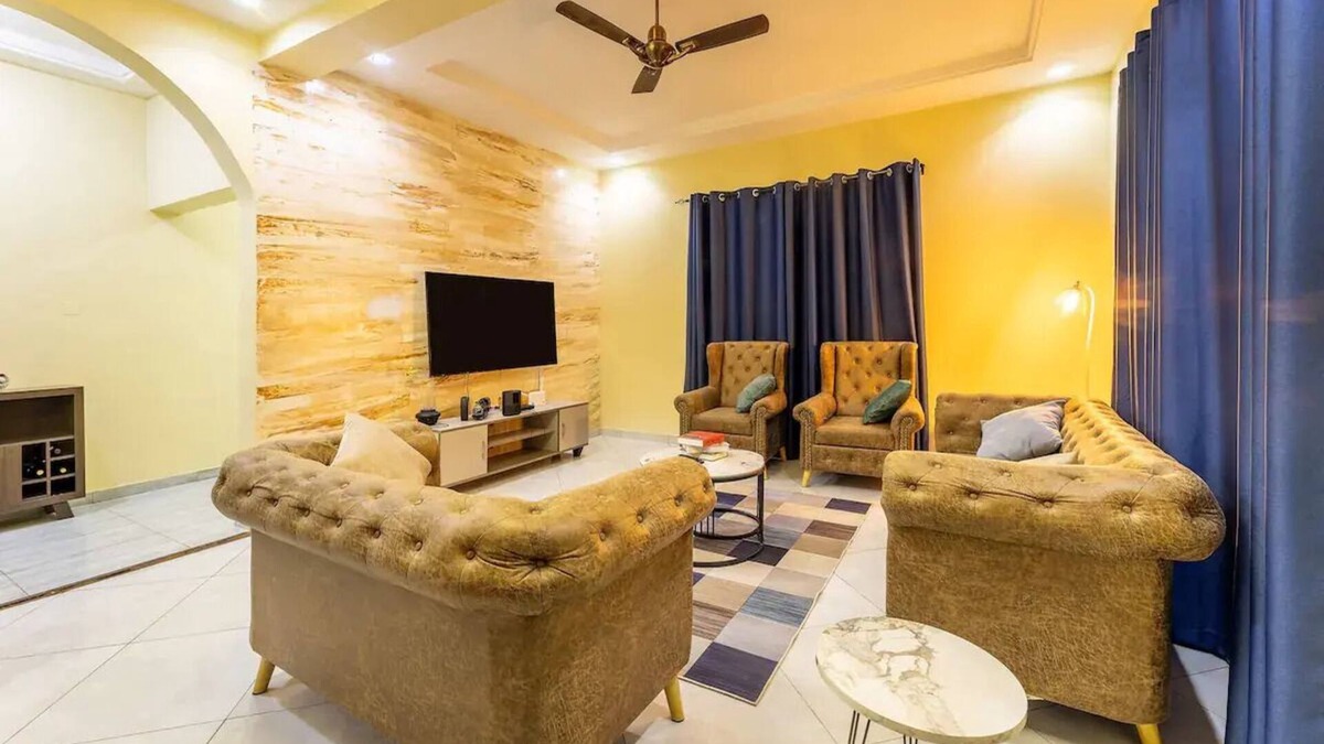 Santeo House | Cozy 2-bedroom apartment with WiFi, AC in amazing East Legon